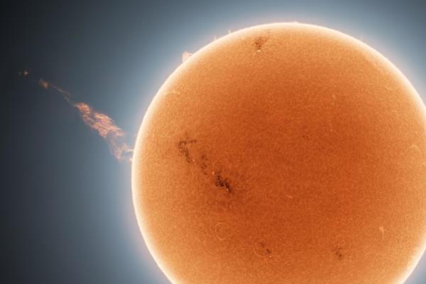 日冕物质抛射(CME)的假色合成影像。图片来源:Andrew McCarthy