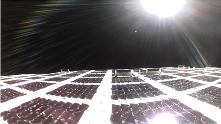 Blue Walker 3是我们天空中的“新住民”，随着巨大的太阳能电池板展开，它开始变得明亮，对地面上的观察者来说是新的目标。图片来源: Abel Avellan/Twitter