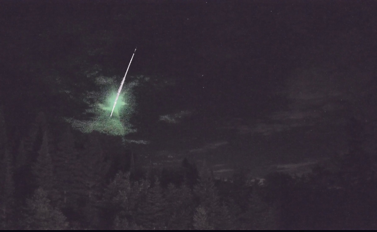 全天相机于2022年7月拍摄的明亮火流星。来源：Sam Berrada